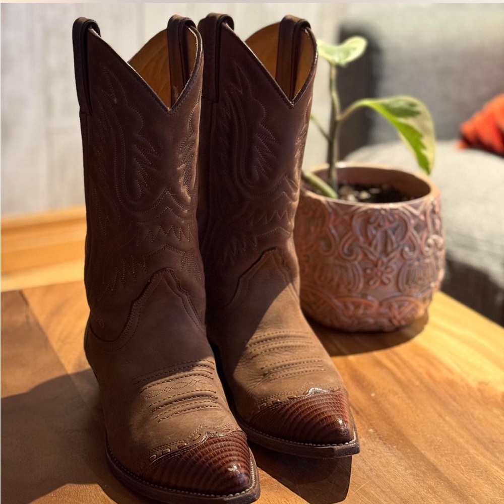 Brown Sacho cowboy boots